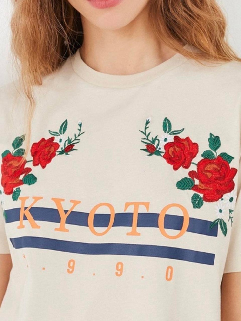 Urban Outfitters Cream Kyoto 1990 Floral Graphic Tee with Red Roses - size S